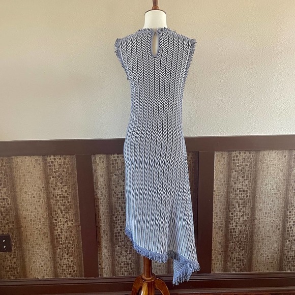 Elegant Gray Sleeveless Dress - Picture 9 of 15